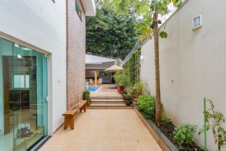 Casa para alugar com 320m², 3 quartos e 3 vagas Casa para alugar com 320m², 3 quartos e 3 vagasQuintal