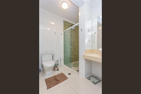 Casa para alugar com 320m², 3 quartos e 3 vagas Casa para alugar com 320m², 3 quartos e 3 vagasBanheiro da Suíte 1