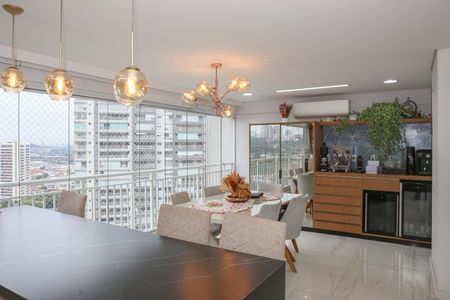 Apartamento à venda com 136m², 3 quartos e 3 vagas Apartamento à venda com 136m², 3 quartos e 3 vagasSala e Varanda Gourmet