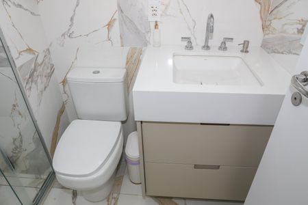 Apartamento à venda com 136m², 3 quartos e 3 vagas Apartamento à venda com 136m², 3 quartos e 3 vagasBanheiro da Suíte 1