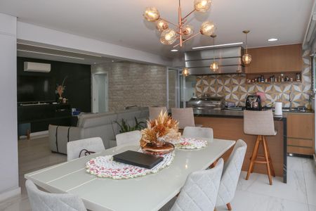 Apartamento à venda com 136m², 3 quartos e 3 vagas Apartamento à venda com 136m², 3 quartos e 3 vagasSala e Varanda Gourmet