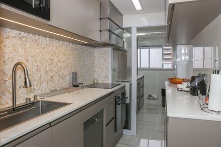 Apartamento à venda com 136m², 3 quartos e 3 vagas Apartamento à venda com 136m², 3 quartos e 3 vagasCozinha e Área de Serviço