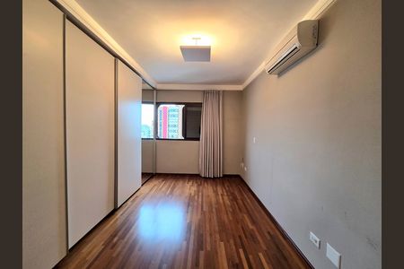 Apartamento à venda com 233m², 3 quartos e 2 vagasSuíte 