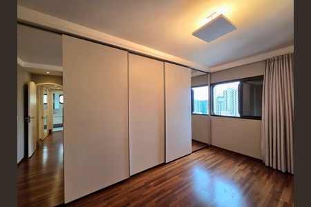 Apartamento à venda com 233m², 3 quartos e 2 vagasSuíte 