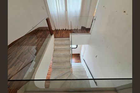 Apartamento à venda com 233m², 3 quartos e 2 vagasEscada