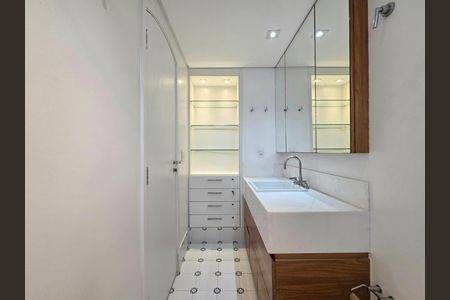 Apartamento à venda com 233m², 3 quartos e 2 vagasBanheiro da Suíte
