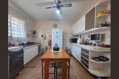 Cozinha de casa para alugar com 3 quartos, 234m² em Jardim Caxambu, Jundiaí
