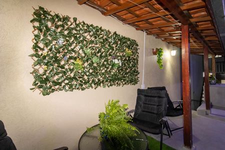 Casa à venda com 125m², 2 quartos e 2 vagas Casa à venda com 125m², 2 quartos e 2 vagasQuintal