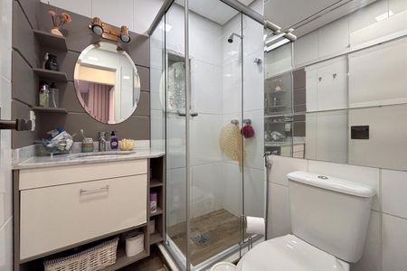 Casa de condomínio à venda com 240m², 3 quartos e 3 vagas Casa de condomínio à venda com 240m², 3 quartos e 3 vagasBanheiro Social