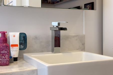 Casa de condomínio à venda com 240m², 3 quartos e 3 vagas Casa de condomínio à venda com 240m², 3 quartos e 3 vagasBanheiro do Quarto 1