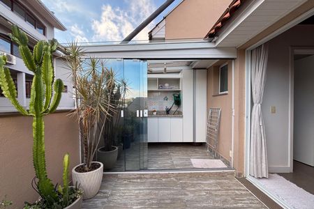 Casa de condomínio à venda com 240m², 3 quartos e 3 vagas Casa de condomínio à venda com 240m², 3 quartos e 3 vagasTerraço