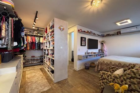Casa de condomínio à venda com 240m², 3 quartos e 3 vagas Casa de condomínio à venda com 240m², 3 quartos e 3 vagasQuarto 1