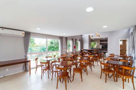 Casa de condomínio à venda com 240m², 3 quartos e 3 vagas Casa de condomínio à venda com 240m², 3 quartos e 3 vagasÁrea comum - Salão de festas