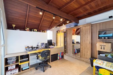 Casa de condomínio à venda com 240m², 3 quartos e 3 vagas Casa de condomínio à venda com 240m², 3 quartos e 3 vagasSala 2