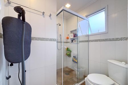 Casa de condomínio à venda com 240m², 3 quartos e 3 vagas Casa de condomínio à venda com 240m², 3 quartos e 3 vagasBanheiro do Quarto 1