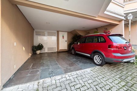 Casa de condomínio à venda com 240m², 3 quartos e 3 vagas Casa de condomínio à venda com 240m², 3 quartos e 3 vagasGaragem