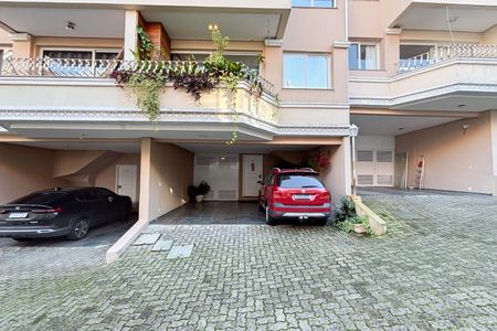 Casa de condomínio à venda com 240m², 3 quartos e 3 vagas Casa de condomínio à venda com 240m², 3 quartos e 3 vagasFachada