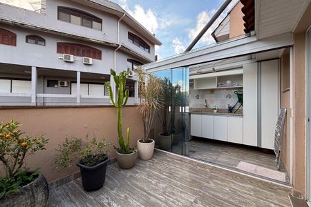 Casa de condomínio à venda com 240m², 3 quartos e 3 vagas Casa de condomínio à venda com 240m², 3 quartos e 3 vagasTerraço