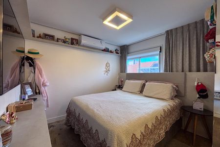 Casa de condomínio à venda com 240m², 3 quartos e 3 vagas Casa de condomínio à venda com 240m², 3 quartos e 3 vagasQuarto 1