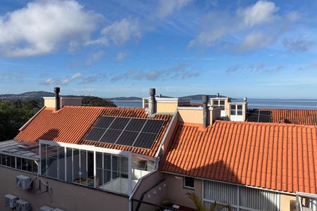 Casa de condomínio à venda com 240m², 3 quartos e 3 vagas Casa de condomínio à venda com 240m², 3 quartos e 3 vagasVaranda