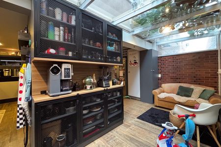Casa de condomínio à venda com 240m², 3 quartos e 3 vagas Casa de condomínio à venda com 240m², 3 quartos e 3 vagasÁrea gourmet