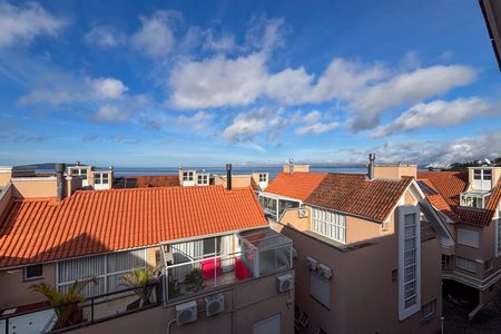 Casa de condomínio à venda com 240m², 3 quartos e 3 vagas Casa de condomínio à venda com 240m², 3 quartos e 3 vagasVaranda