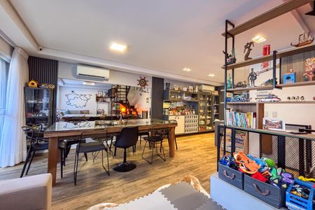 Casa de condomínio à venda com 240m², 3 quartos e 3 vagas Casa de condomínio à venda com 240m², 3 quartos e 3 vagasSala