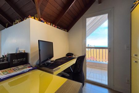 Casa de condomínio à venda com 240m², 3 quartos e 3 vagas Casa de condomínio à venda com 240m², 3 quartos e 3 vagasSala 2