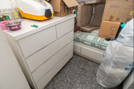 Apartamento à venda com 220m², 3 quartos e 3 vagas Apartamento à venda com 220m², 3 quartos e 3 vagasQuarto de Serviço
