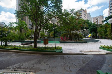 Apartamento à venda com 220m², 3 quartos e 3 vagas Apartamento à venda com 220m², 3 quartos e 3 vagasÁrea comum - Jardim