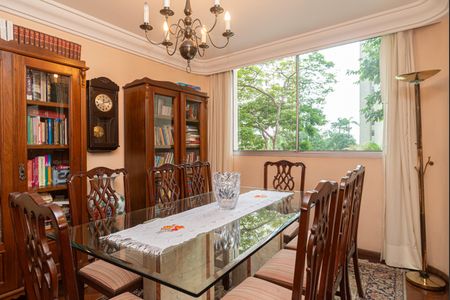 Apartamento à venda com 220m², 3 quartos e 3 vagas Apartamento à venda com 220m², 3 quartos e 3 vagasSala de Jantar