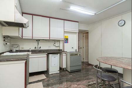 Apartamento à venda com 220m², 3 quartos e 3 vagas Apartamento à venda com 220m², 3 quartos e 3 vagasCozinha