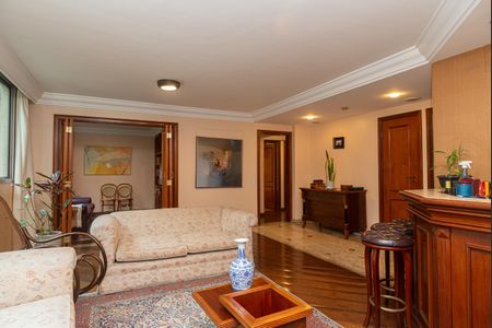 Apartamento à venda com 220m², 3 quartos e 3 vagas Apartamento à venda com 220m², 3 quartos e 3 vagasSala de estar
