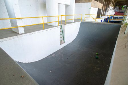Apartamento à venda com 220m², 3 quartos e 3 vagas Apartamento à venda com 220m², 3 quartos e 3 vagasÁrea comum - Pista de Skate