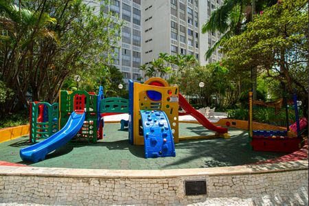 Apartamento à venda com 220m², 3 quartos e 3 vagas Apartamento à venda com 220m², 3 quartos e 3 vagasÁrea comum - Playground