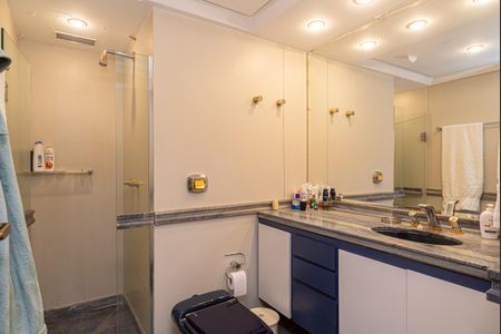 Apartamento à venda com 220m², 3 quartos e 3 vagas Apartamento à venda com 220m², 3 quartos e 3 vagasBanheiro 3