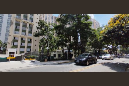 Apartamento à venda com 220m², 3 quartos e 3 vagas Apartamento à venda com 220m², 3 quartos e 3 vagasFachada