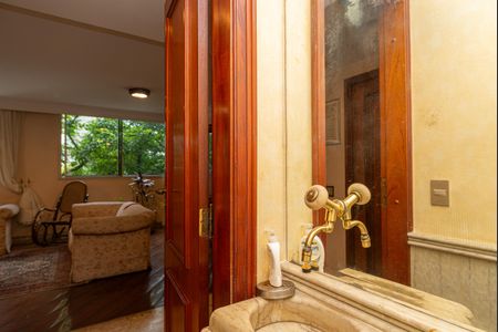 Apartamento à venda com 220m², 3 quartos e 3 vagas Apartamento à venda com 220m², 3 quartos e 3 vagasLavabo