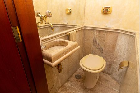 Apartamento à venda com 220m², 3 quartos e 3 vagas Apartamento à venda com 220m², 3 quartos e 3 vagasLavabo