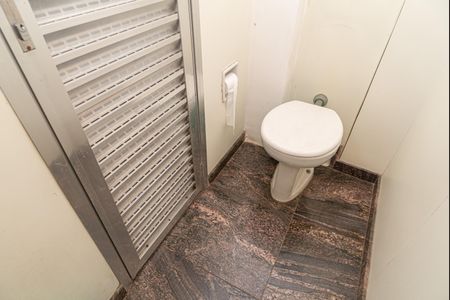 Apartamento à venda com 220m², 3 quartos e 3 vagas Apartamento à venda com 220m², 3 quartos e 3 vagasBanheiro de Serviço