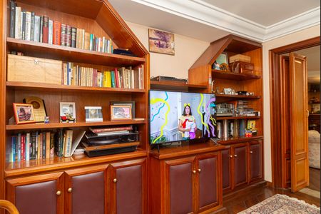 Apartamento à venda com 220m², 3 quartos e 3 vagas Apartamento à venda com 220m², 3 quartos e 3 vagasSala de TV
