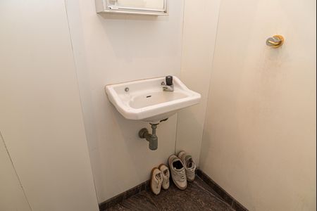 Apartamento à venda com 220m², 3 quartos e 3 vagas Apartamento à venda com 220m², 3 quartos e 3 vagasBanheiro de Serviço