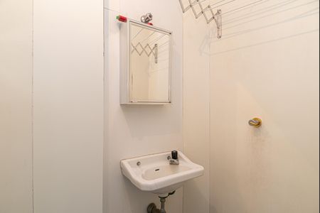 Apartamento à venda com 220m², 3 quartos e 3 vagas Apartamento à venda com 220m², 3 quartos e 3 vagasBanheiro de Serviço
