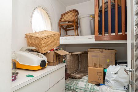 Apartamento à venda com 220m², 3 quartos e 3 vagas Apartamento à venda com 220m², 3 quartos e 3 vagasQuarto de Serviço