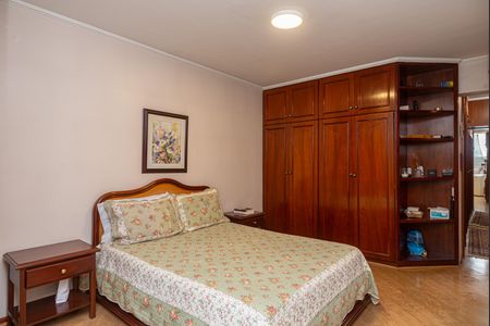 Apartamento à venda com 220m², 3 quartos e 3 vagas Apartamento à venda com 220m², 3 quartos e 3 vagasSuíte 1