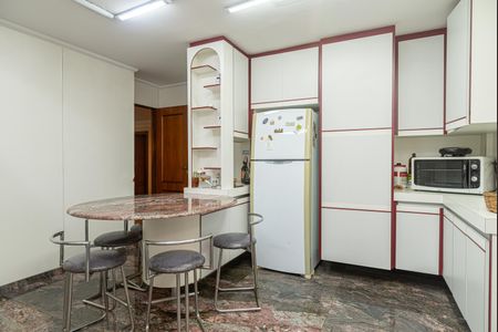 Apartamento à venda com 220m², 3 quartos e 3 vagas Apartamento à venda com 220m², 3 quartos e 3 vagasCozinha