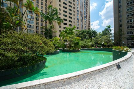Apartamento à venda com 220m², 3 quartos e 3 vagas Apartamento à venda com 220m², 3 quartos e 3 vagasÁrea comum - Jardim