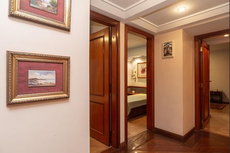 Apartamento à venda com 220m², 3 quartos e 3 vagas Apartamento à venda com 220m², 3 quartos e 3 vagasCorredor dos Quartos