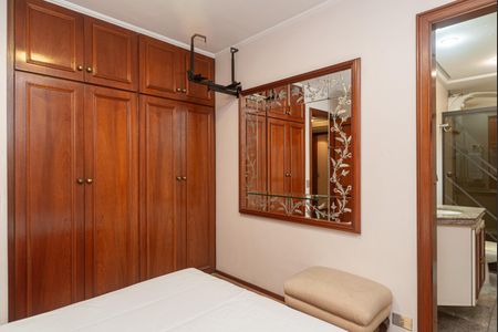 Apartamento à venda com 220m², 3 quartos e 3 vagas Apartamento à venda com 220m², 3 quartos e 3 vagasSuíte 2