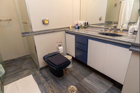 Apartamento à venda com 220m², 3 quartos e 3 vagas Apartamento à venda com 220m², 3 quartos e 3 vagasBanheiro 3